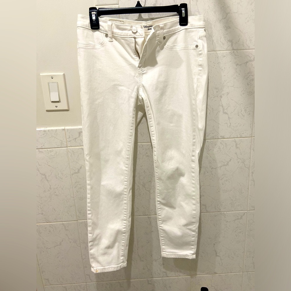 The most comfortable petite friendly white jeans.